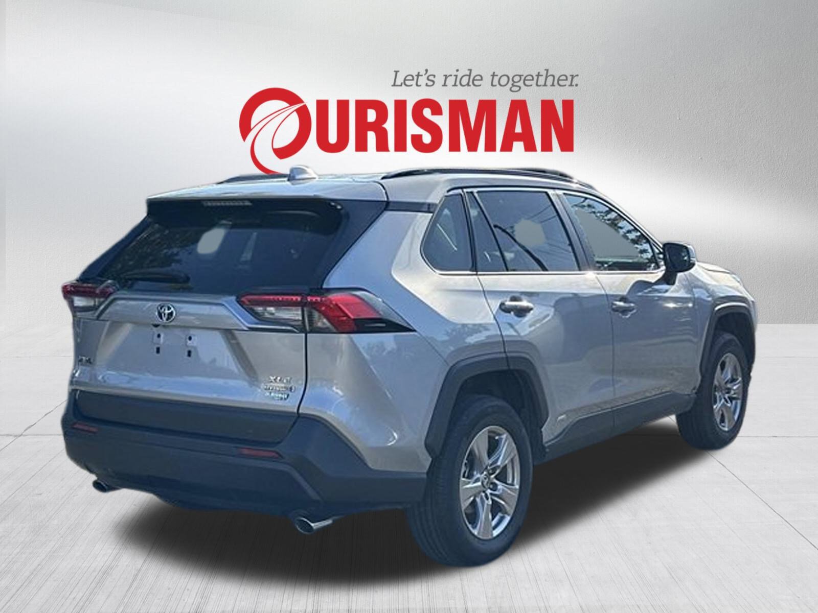 2024 Toyota RAV4 Hybrid XLE photo 2