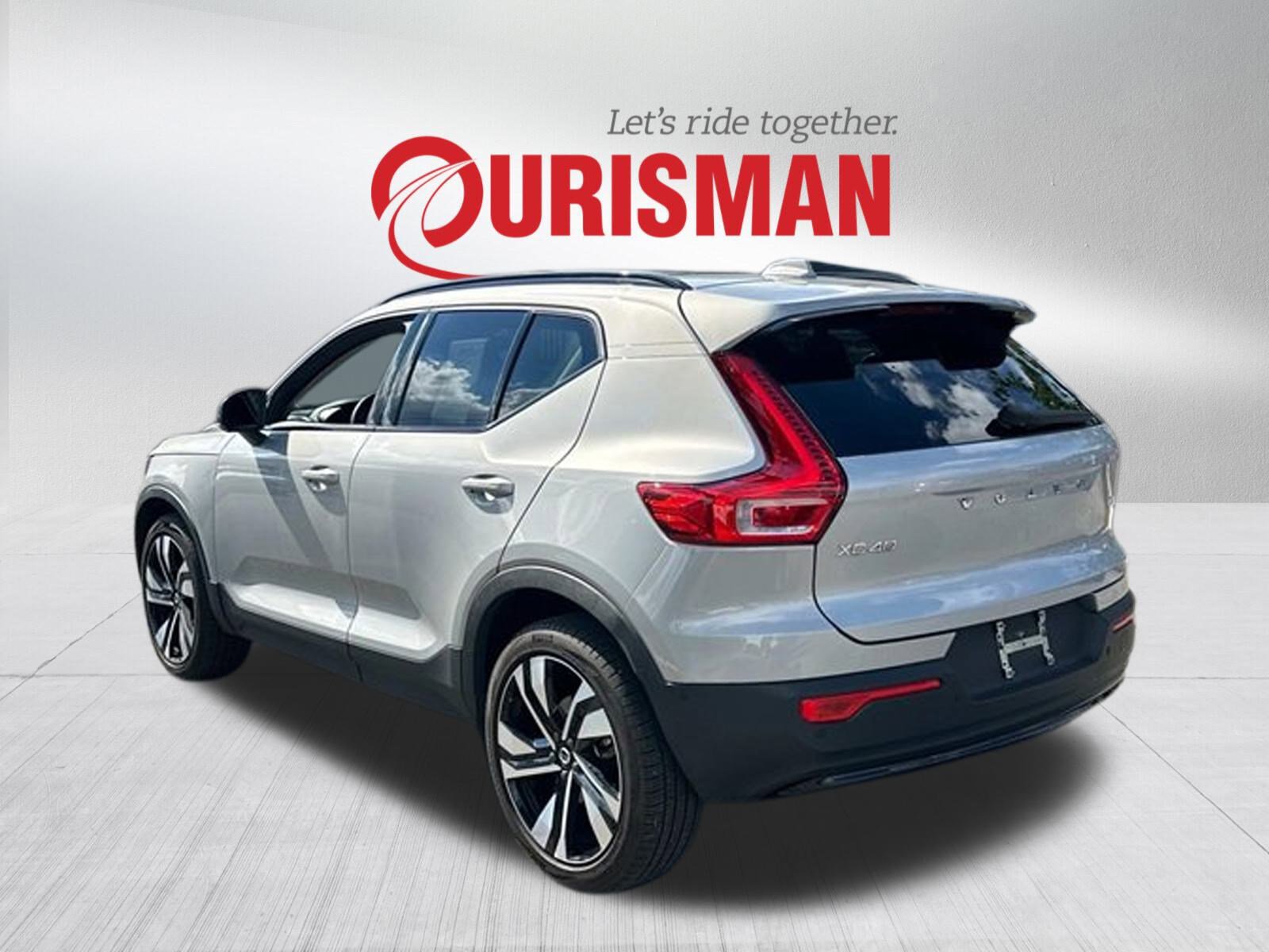 2023 Volvo XC40 Plus photo 4