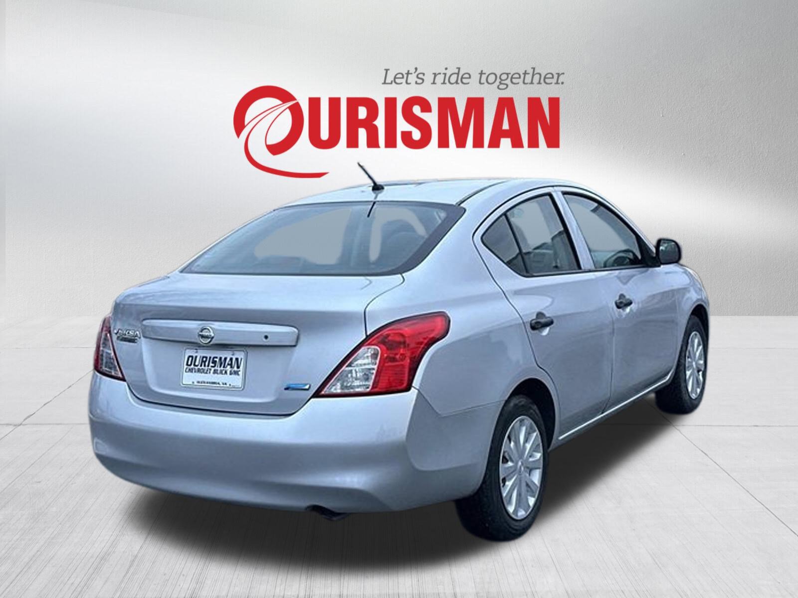 2013 Nissan Versa 1.6 S photo 2