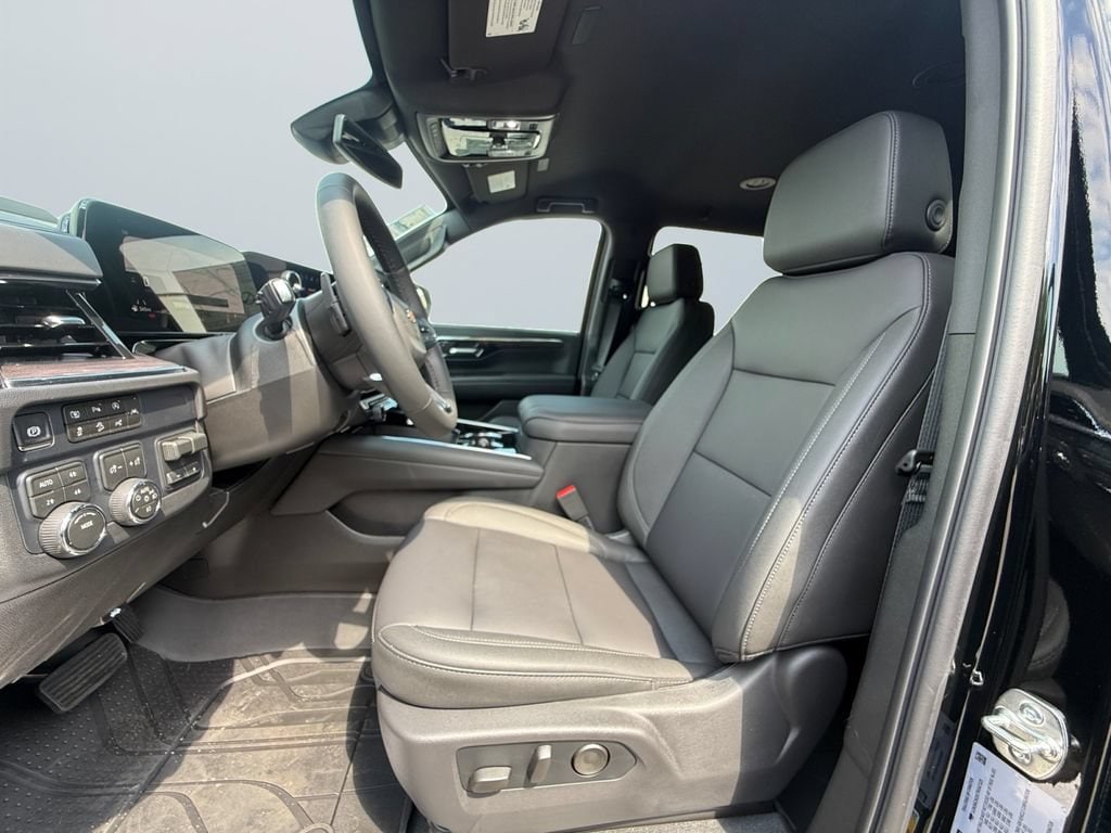 2026 Chevrolet Suburban LT - Photo 9