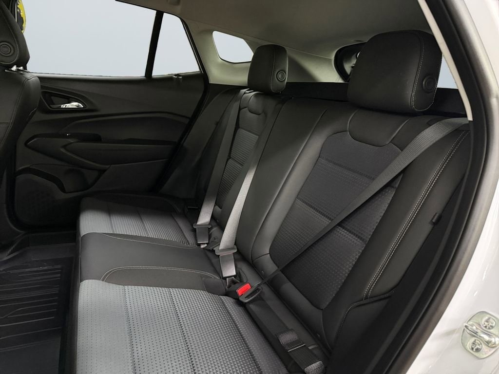 2025 Chevrolet Trax LT - Photo 13