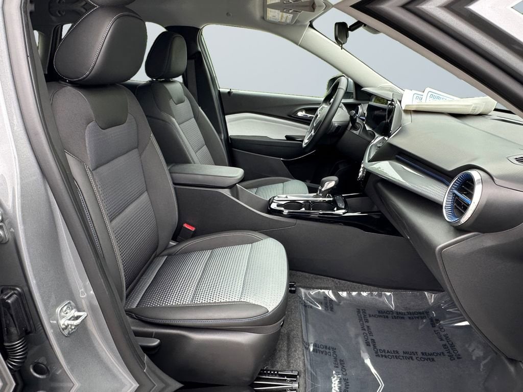 2025 Chevrolet Trax LT - Photo 15