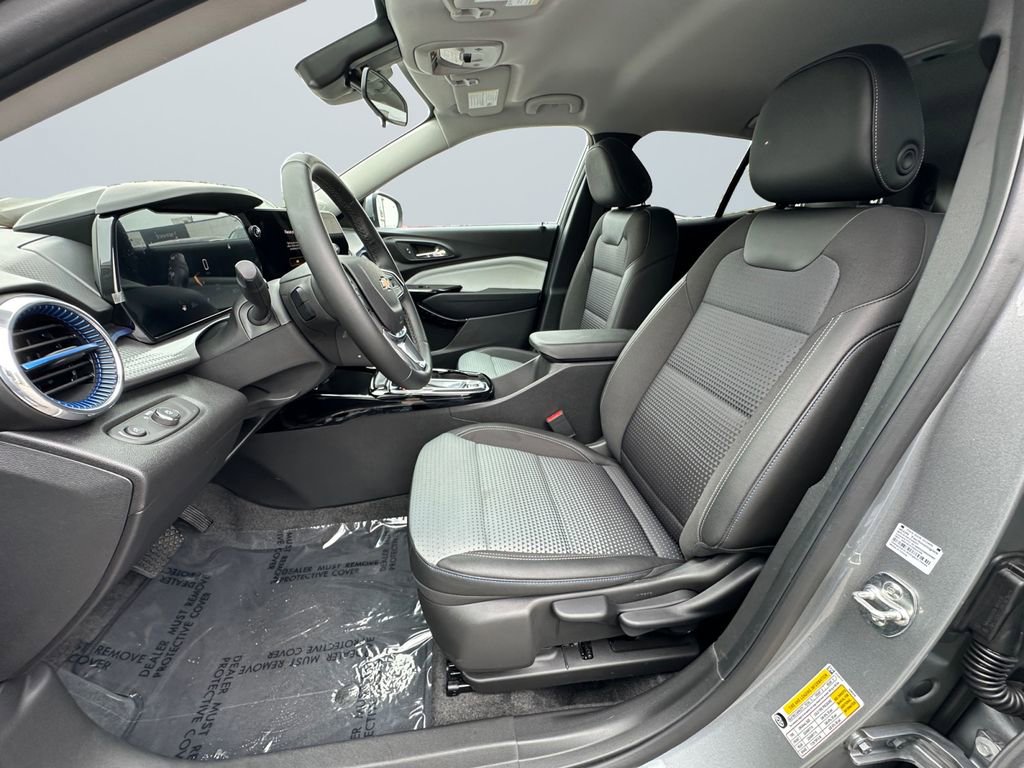 2025 Chevrolet Trax LT - Photo 9