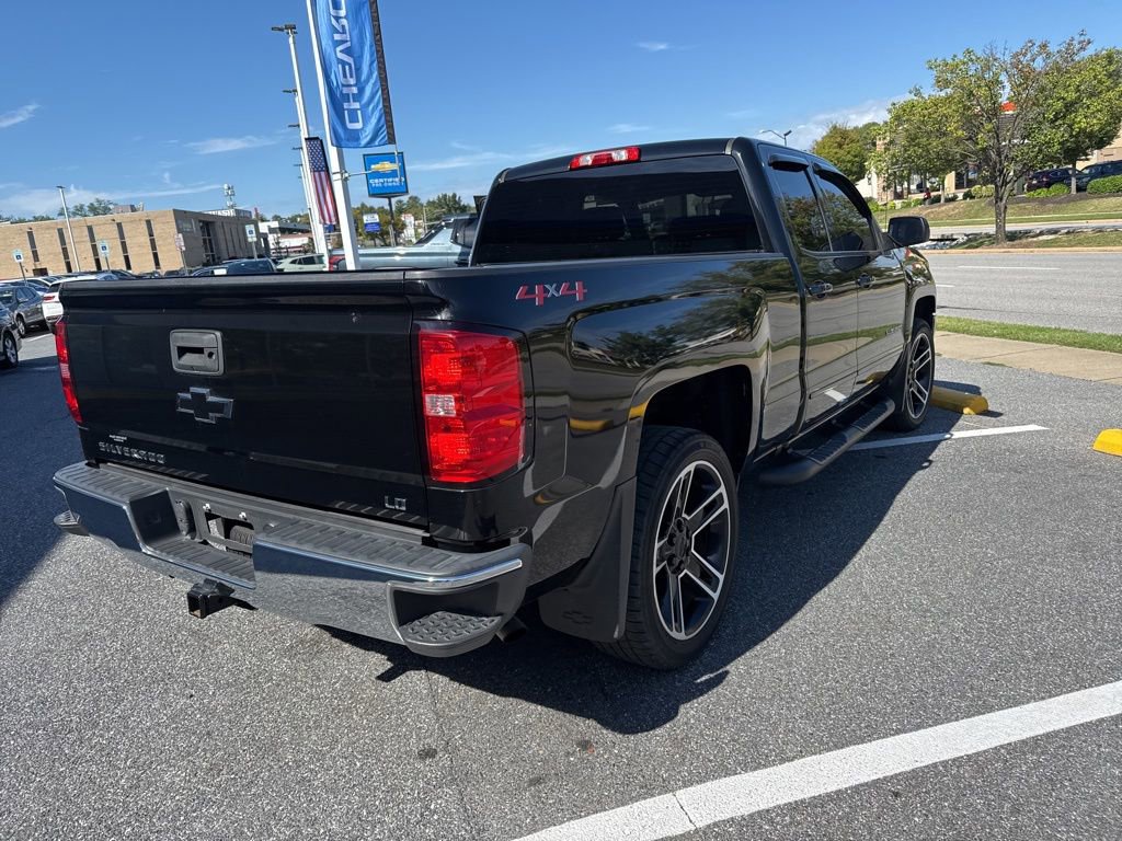 2019 Chevrolet Silverado 1500 LT photo 2