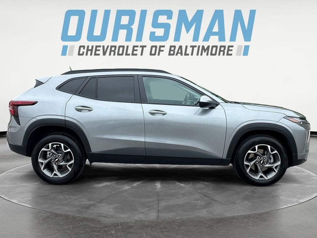 2025 Chevrolet Trax LT - Photo 7