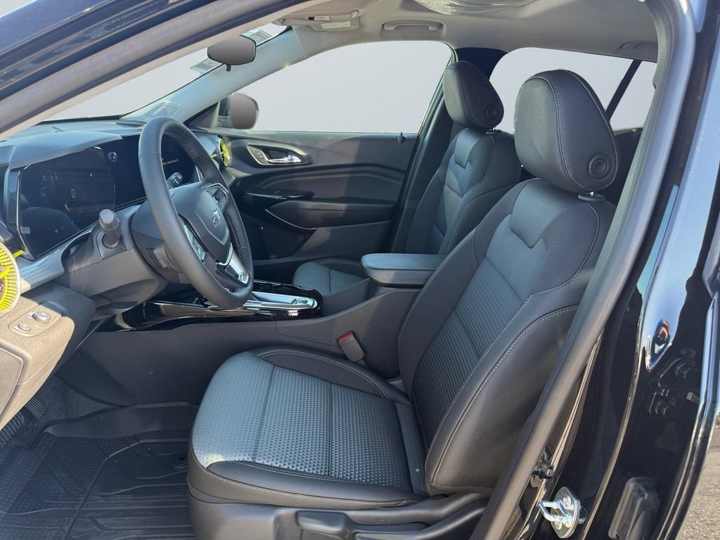 2026 Chevrolet Trax LT - Photo 9