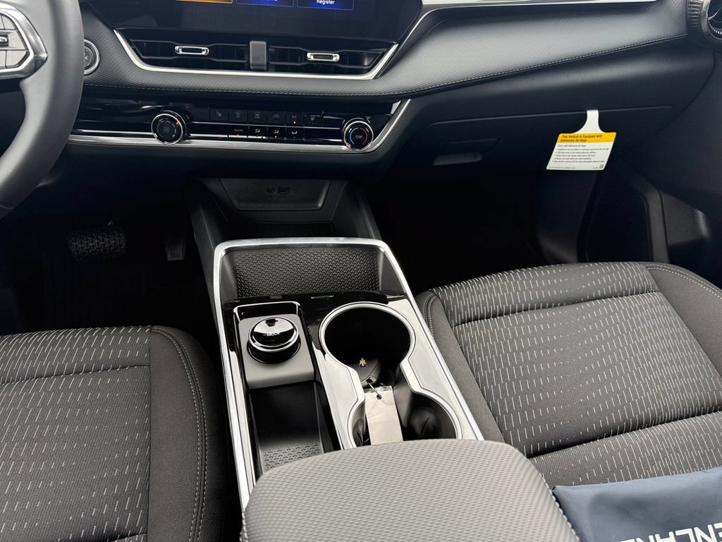 2027 Chevrolet Equinox LT - Photo 11