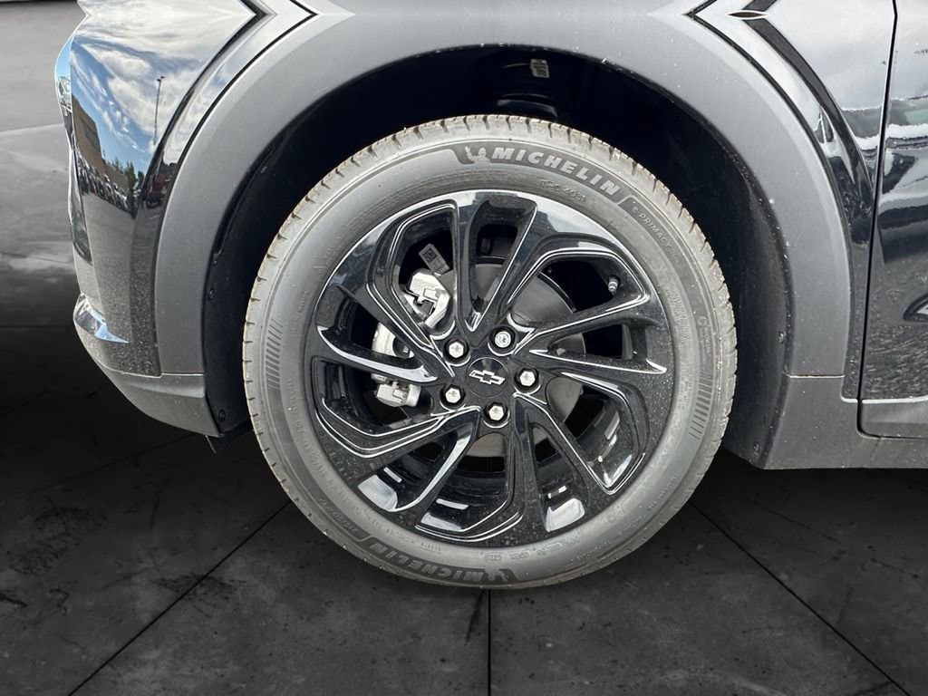 2027 Chevrolet Bolt RS - Photo 14