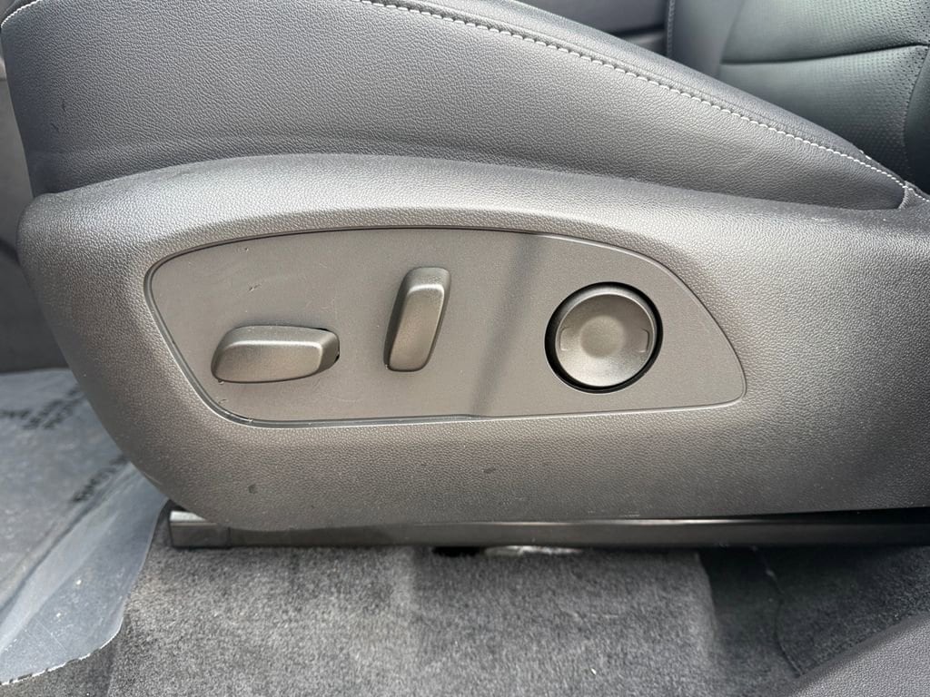 2025 Chevrolet Traverse LT - Photo 16