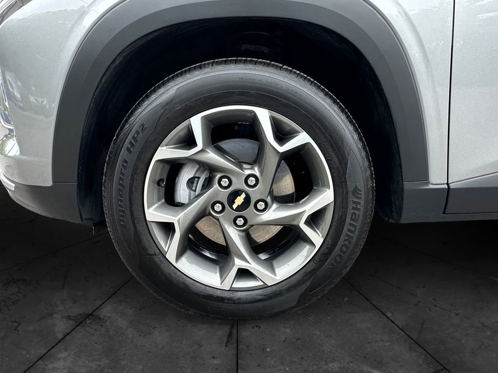 2025 Chevrolet Trax LT - Photo 14
