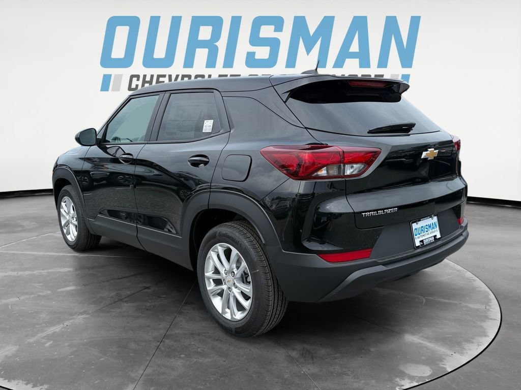 2026 Chevrolet Trailblazer LS photo 3