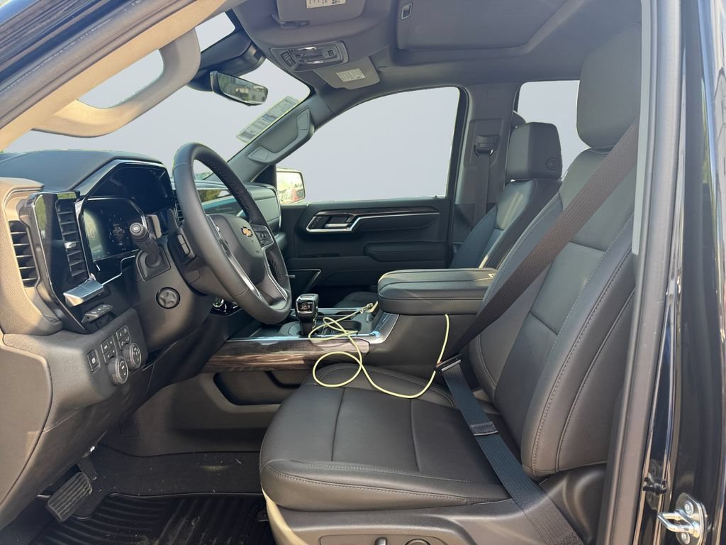 2026 Chevrolet Silverado 1500 LTZ - Photo 9