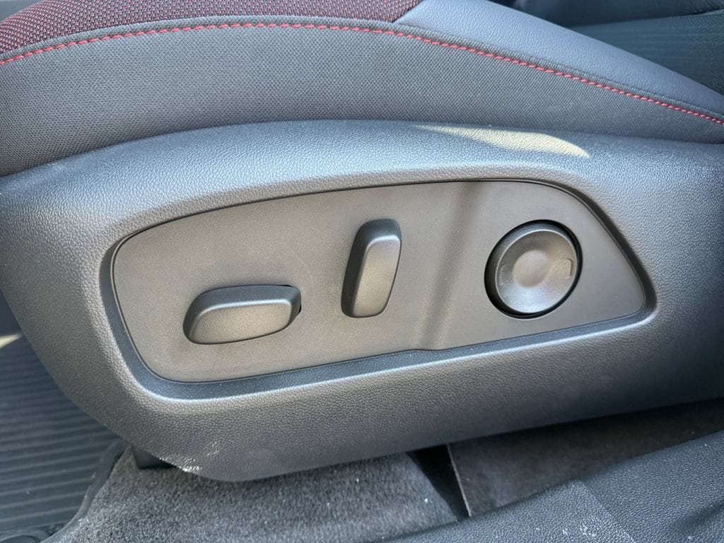 2027 Chevrolet Equinox RS - Photo 16