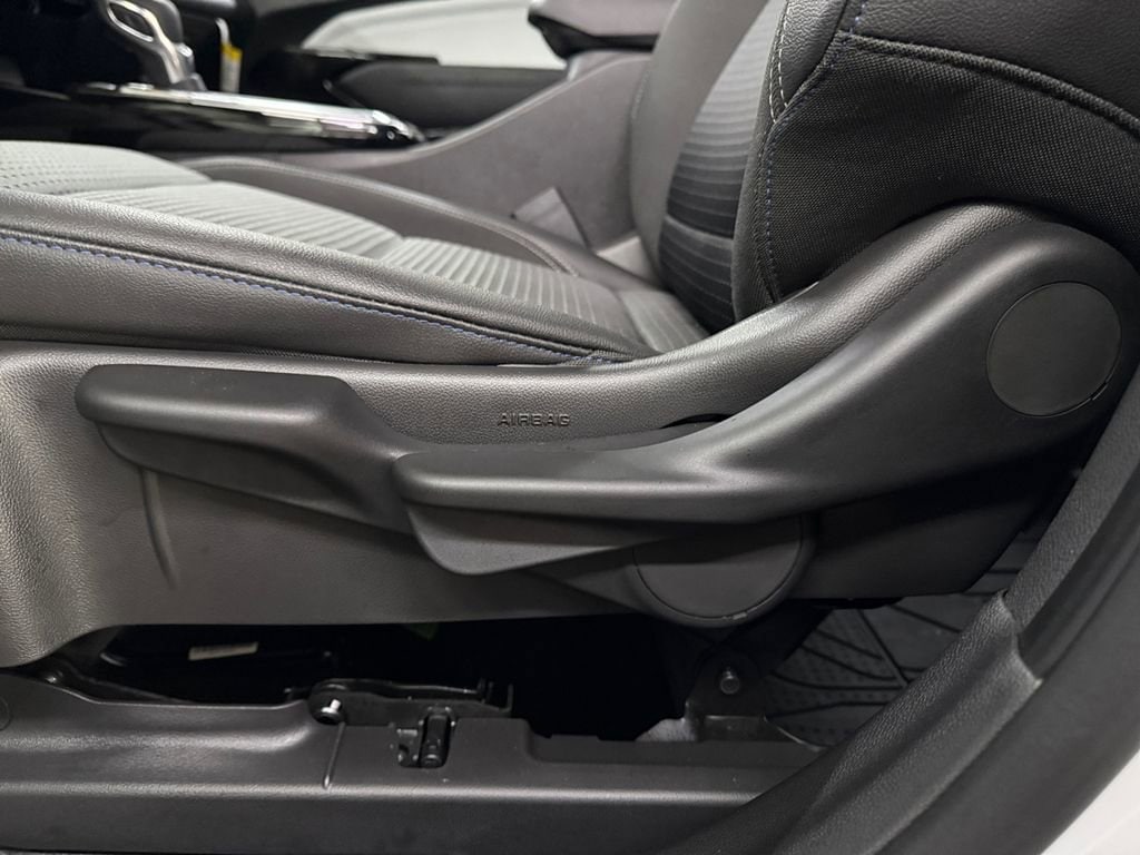 2025 Chevrolet Trax LT - Photo 16