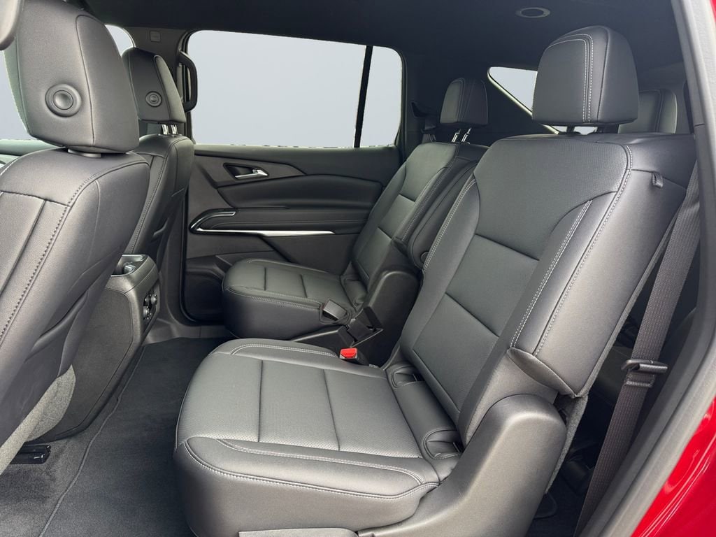 2025 Chevrolet Traverse LT - Photo 13
