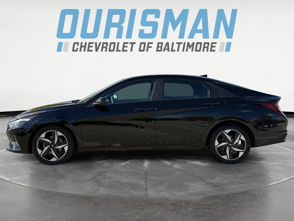 2023 Hyundai Elantra SEL photo 3