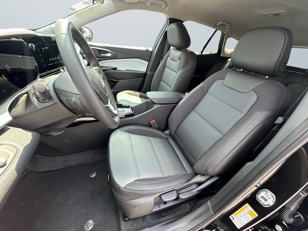 2026 Chevrolet Trax LT - Photo 9