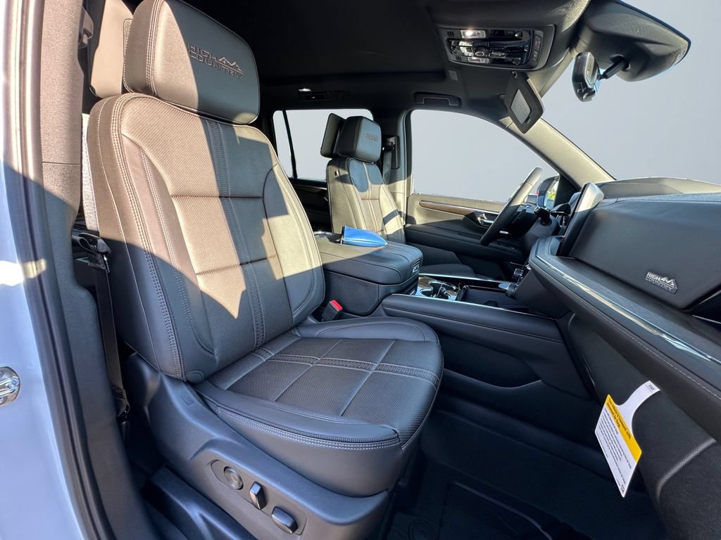 2026 Chevrolet Suburban High Country - Photo 15
