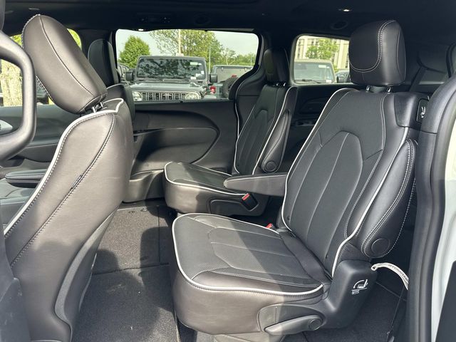 2026 Chrysler Pacifica Limited - Photo 10