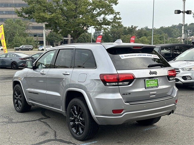 2020 Jeep Grand Cherokee Laredo Altitude photo 4