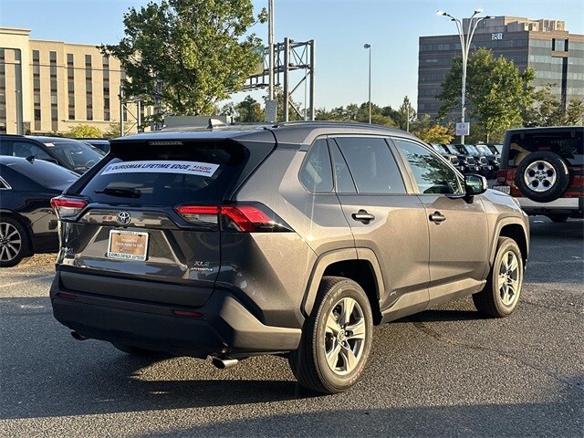 2023 Toyota RAV4 Hybrid XLE photo 2