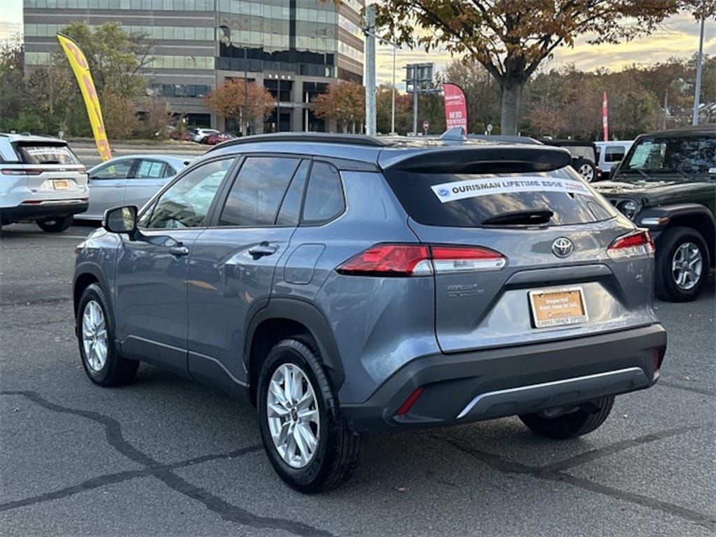 Used 2024 Toyota Corolla Cross LE SUV