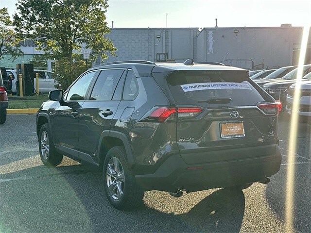 2023 Toyota RAV4 Hybrid XLE photo 4