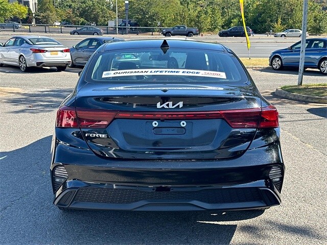 2023 Kia Forte LXS photo 2