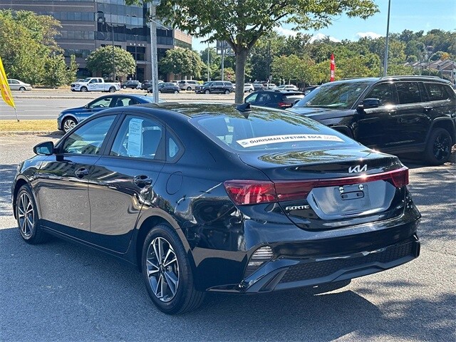 2023 Kia Forte LXS photo 3