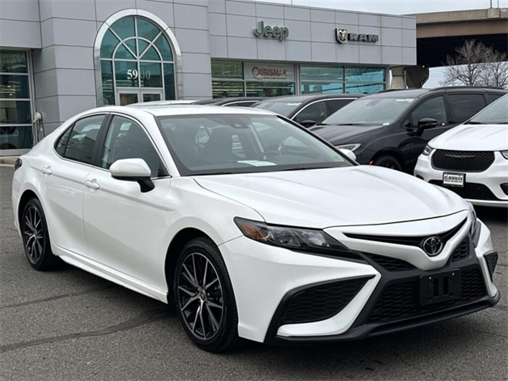 Used 2024 Toyota Camry SE Sedan