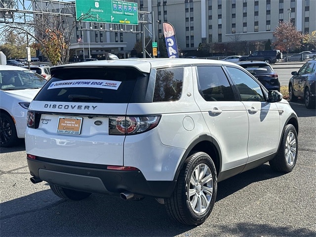 2018 Land Rover Discovery Sport SE photo 2