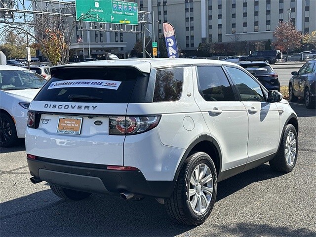 2018 Land Rover Discovery Sport SE photo 2