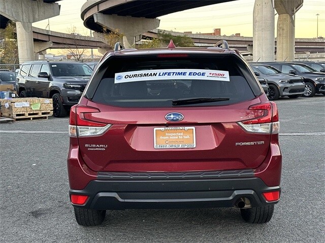 2019 Subaru Forester Premium photo 2