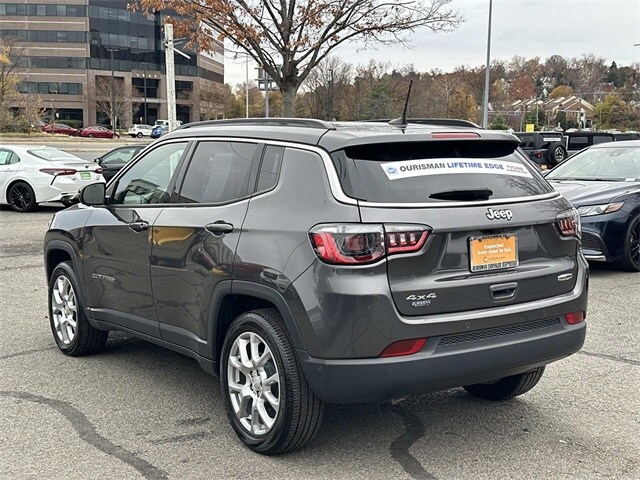 2023 Jeep Compass Latitude Lux photo 4