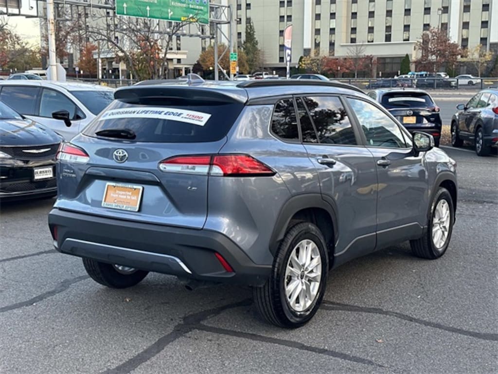 Used 2024 Toyota Corolla Cross LE SUV
