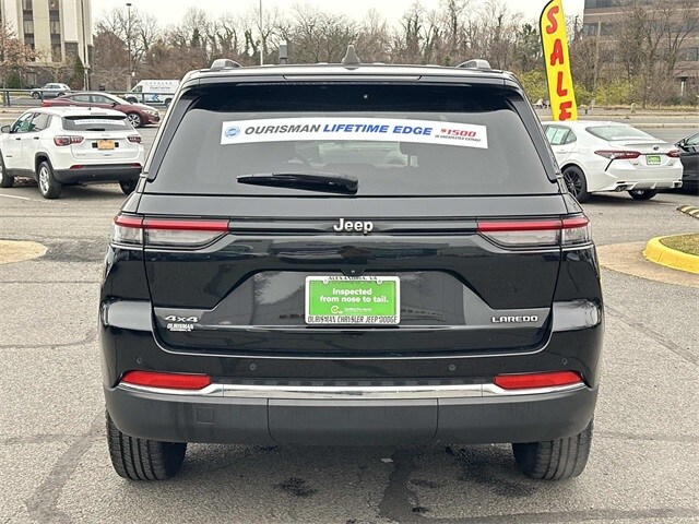 2023 Jeep Grand Cherokee Laredo photo 3