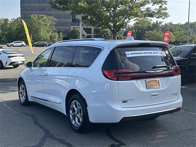 2021 Chrysler Pacifica Limited photo 4