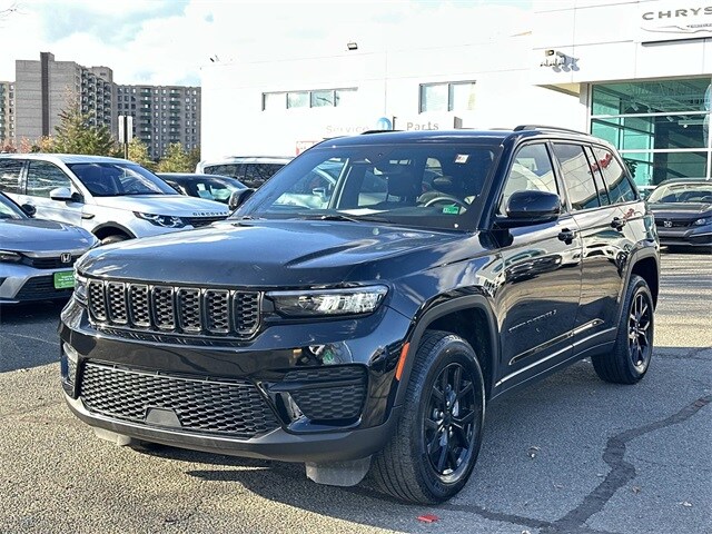 2024 Jeep Grand Cherokee Laredo Altitude X Black photo 2