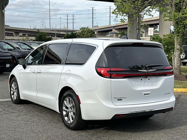2026 Chrysler Pacifica Limited - Photo 4