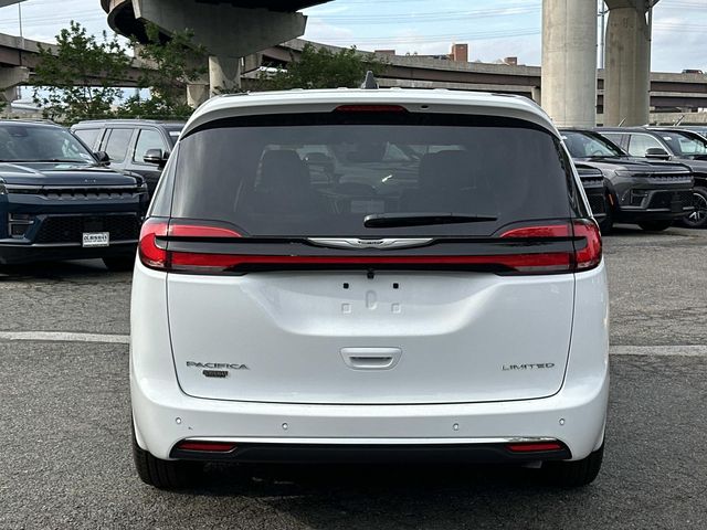 2026 Chrysler Pacifica Limited - Photo 3
