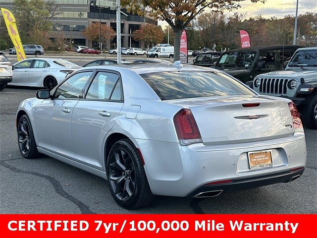 2023 Chrysler 300 S photo 3