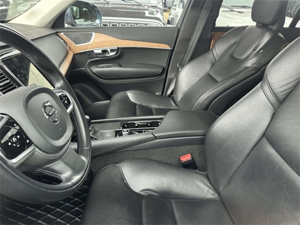 Used 2022 Volvo XC90 T6 AWD Momentum 6 Seater SUV