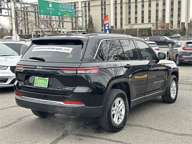 2023 Jeep Grand Cherokee Laredo photo 2