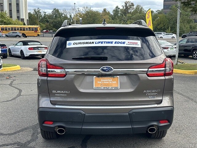 2022 Subaru Ascent Touring photo 3