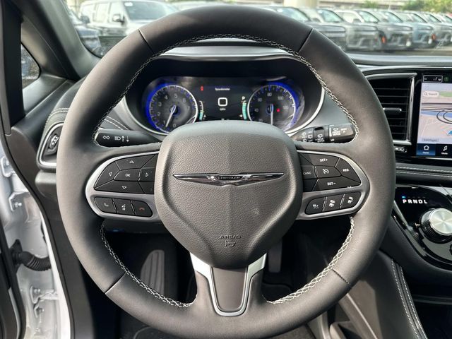 2026 Chrysler Pacifica Limited - Photo 15