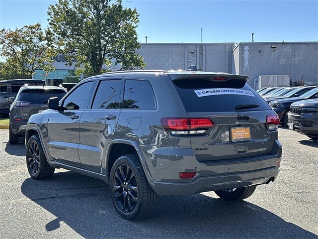 2020 Jeep Grand Cherokee Laredo Altitude photo 3