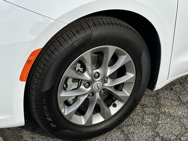 2026 Chrysler Pacifica Limited - Photo 7