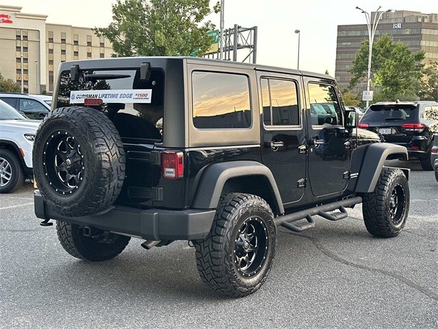 2016 Jeep Wrangler Unlimited Rubicon photo 2