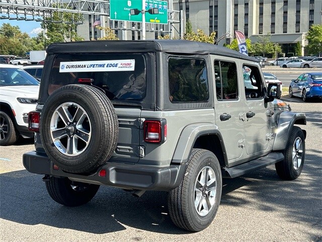 2022 Jeep Wrangler Unlimited Sahara photo 2