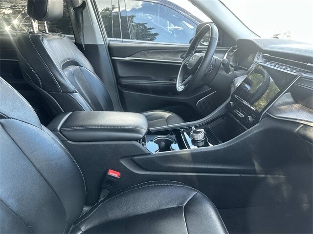 2022 Jeep Grand Cherokee Limited photo 2